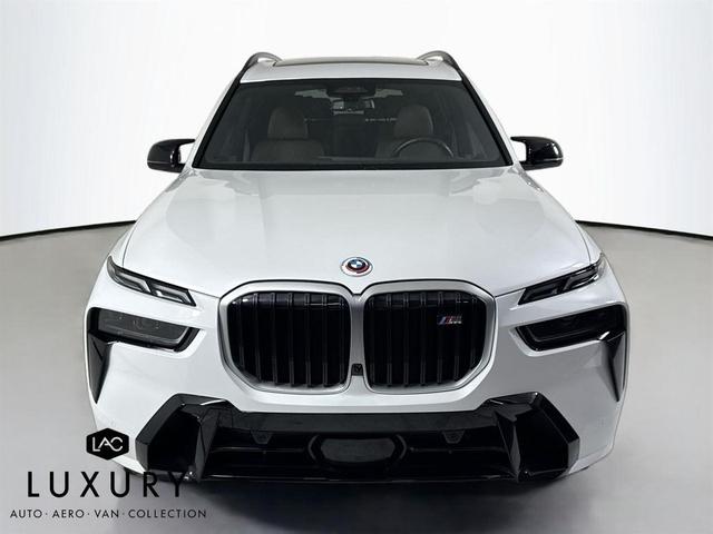 Photo of 2023 Mineral White Metallic BMW X7