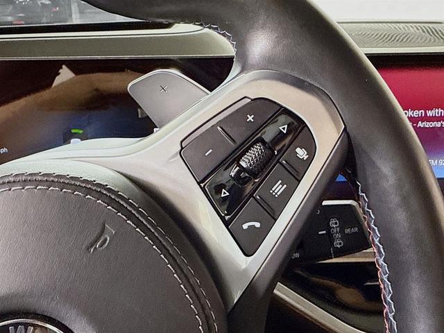 Photo of 2023 Mineral White Metallic BMW X7