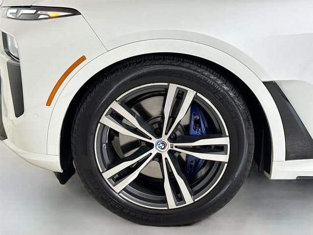 Photo of 2023 Mineral White Metallic BMW X7