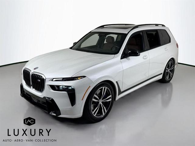 Photo of 2023 Mineral White Metallic BMW X7