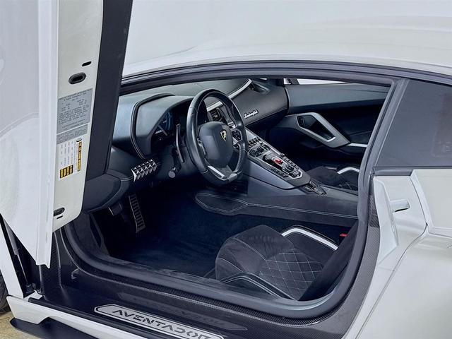 Photo of 2018 Bianco Isis Lamborghini Aventador S