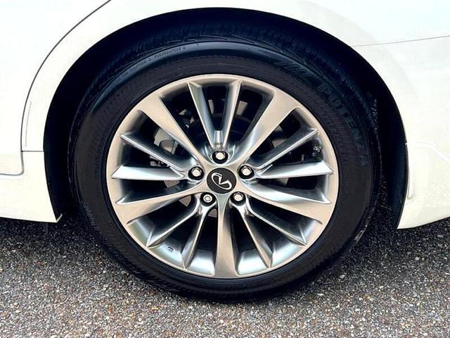 Photo of 2024 Majestic White INFINITI Q50