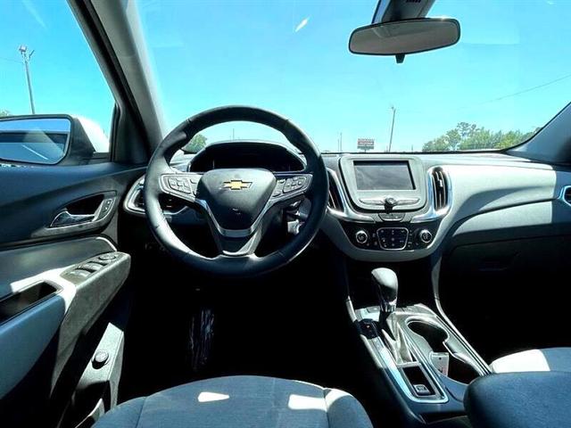 Photo of 2023 White Chevrolet Equinox