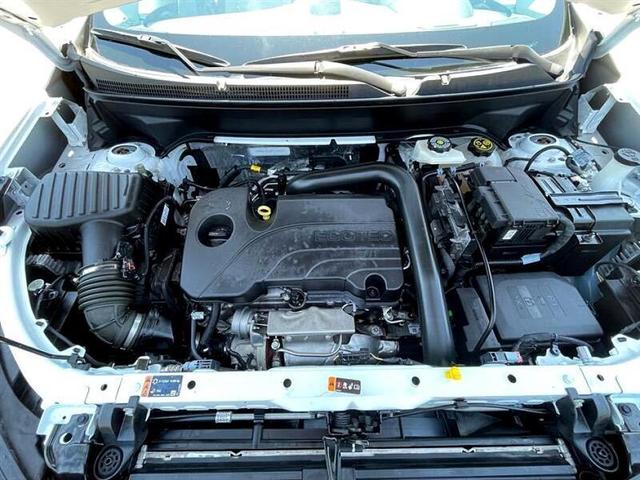 Photo of 2023 White Chevrolet Equinox