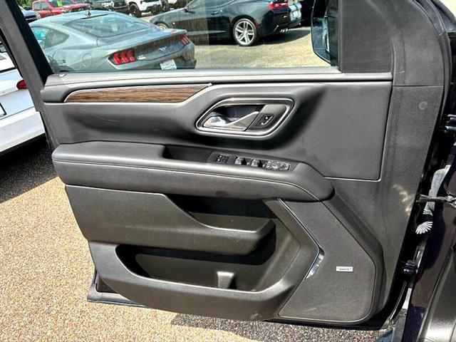 Photo of 2023 Blue Chevrolet Suburban