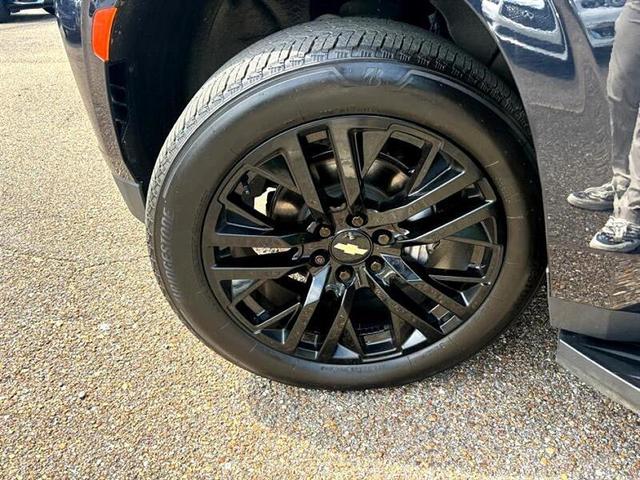 Photo of 2023 Blue Chevrolet Suburban