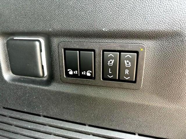 Photo of 2023 Blue Chevrolet Suburban