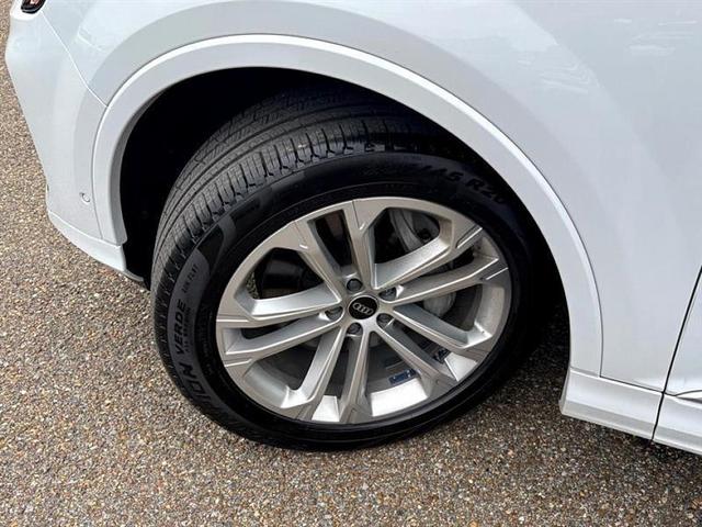 Photo of 2025 Glacier White Metallic Audi Q7