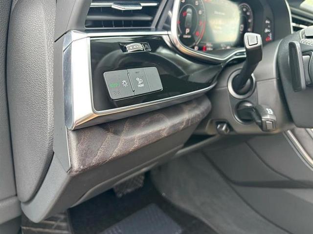 Photo of 2025 Glacier White Metallic Audi Q7