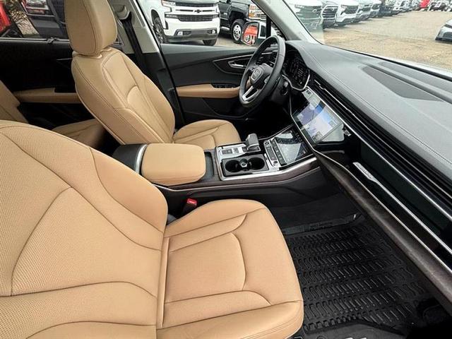 Photo of 2025 Glacier White Metallic Audi Q7