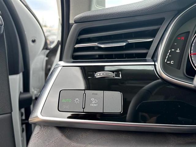 Photo of 2025 Glacier White Metallic Audi Q7