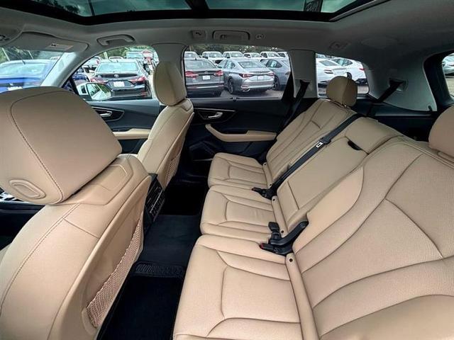 Photo of 2025 Glacier White Metallic Audi Q7
