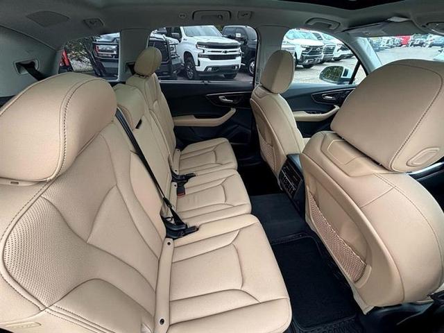 Photo of 2025 Glacier White Metallic Audi Q7