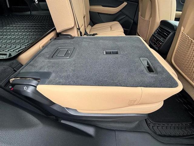 Photo of 2025 Glacier White Metallic Audi Q7