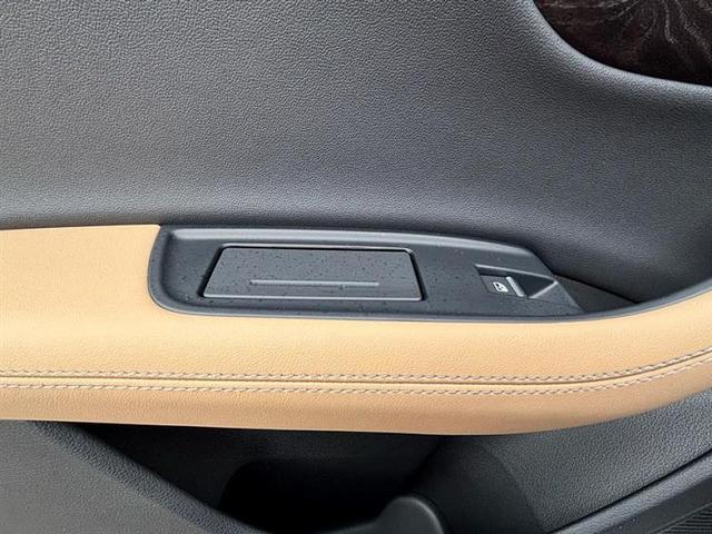Photo of 2025 Glacier White Metallic Audi Q7