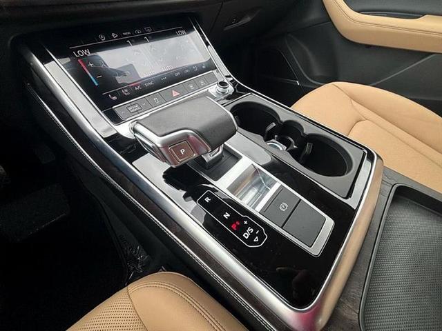 Photo of 2025 Glacier White Metallic Audi Q7