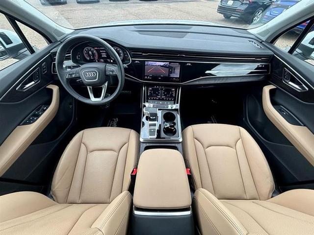 Photo of 2025 Glacier White Metallic Audi Q7