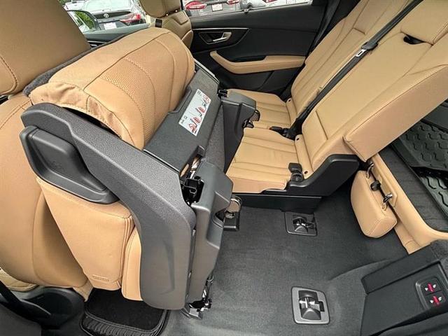Photo of 2025 Glacier White Metallic Audi Q7