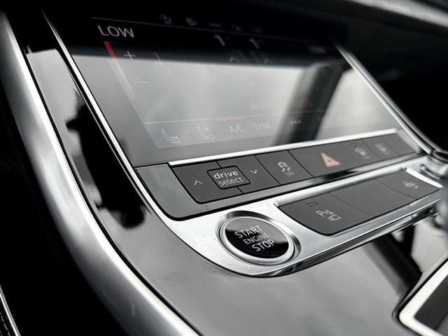 Photo of 2025 Glacier White Metallic Audi Q7