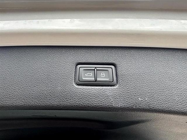 Photo of 2025 Glacier White Metallic Audi Q7