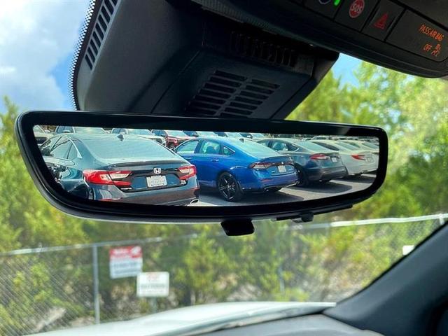 Photo of 2025 White Chevrolet Equinox