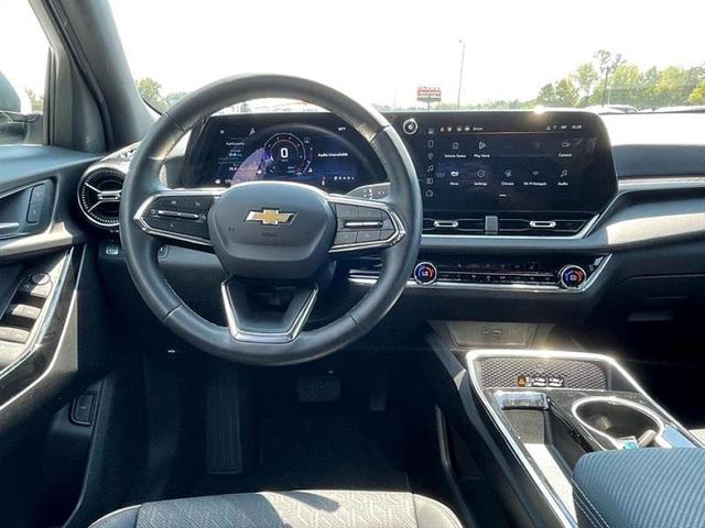 Photo of 2025 White Chevrolet Equinox