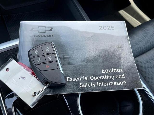Photo of 2025 White Chevrolet Equinox