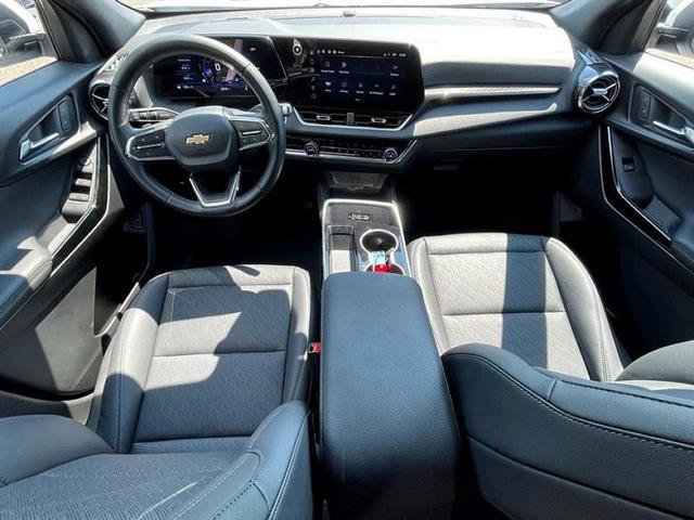 Photo of 2025 White Chevrolet Equinox