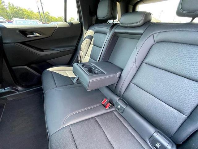 Photo of 2025 White Chevrolet Equinox