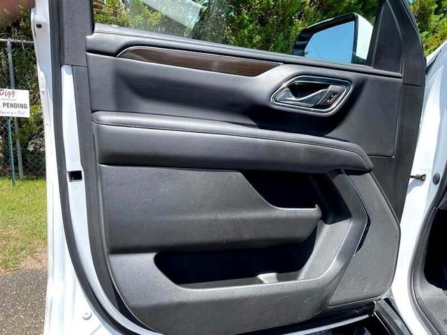 Photo of 2022 White GMC Yukon