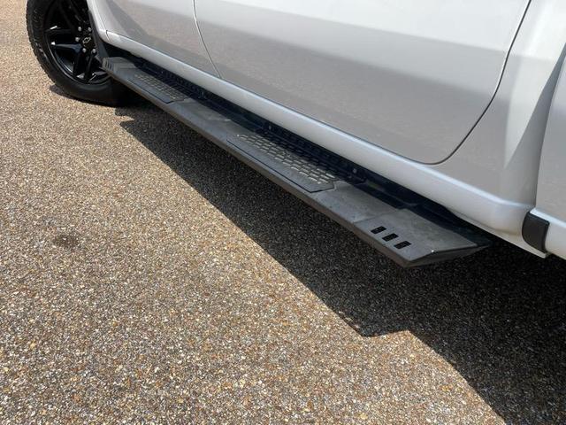 Photo of 2019 White Chevrolet Silverado 1500
