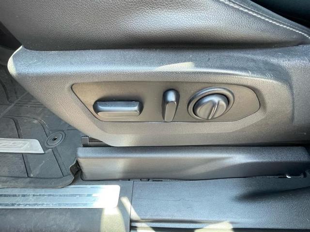 Photo of 2019 White Chevrolet Silverado 1500
