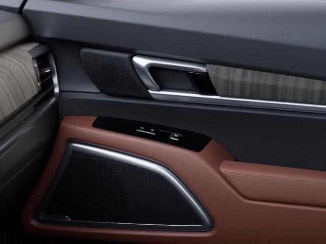 Photo of 2025 Black Kia Telluride
