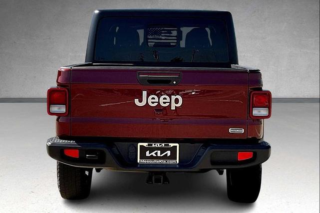 Photo of 2022 Snazzberry Pearlcoat Jeep Gladiator