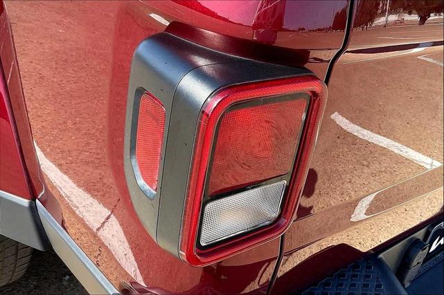 Photo of 2022 Snazzberry Pearlcoat Jeep Gladiator