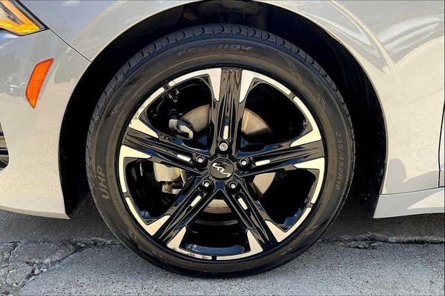 Photo of 2024 Wolf Gray Kia K5