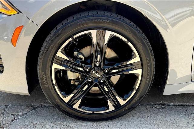 Photo of 2024 Wolf Gray Kia K5