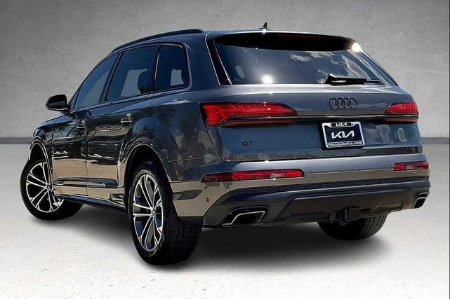 Photo of 2025 Samurai Gray Metallic Audi Q7