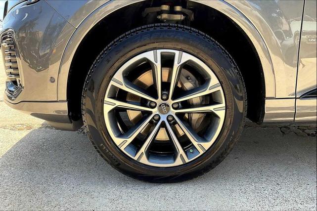Photo of 2025 Samurai Gray Metallic Audi Q7