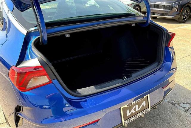 Photo of 2022 Sapphire Blue Kia K5