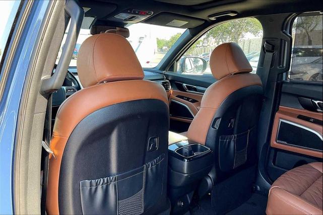 Photo of 2024 Midnight Black Kia Telluride