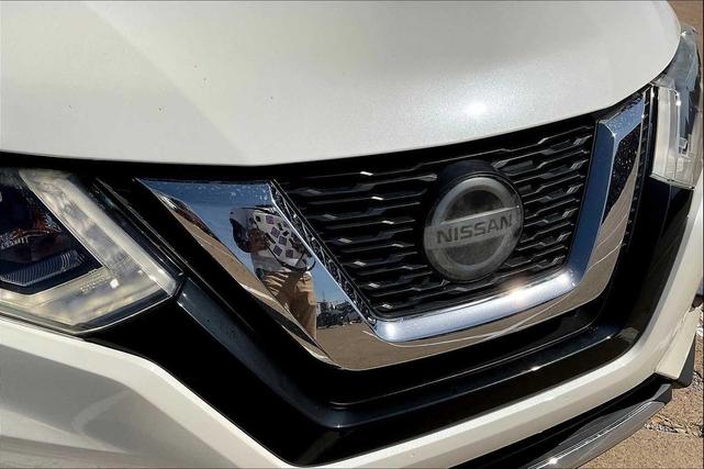 Photo of 2020 White Nissan Rogue