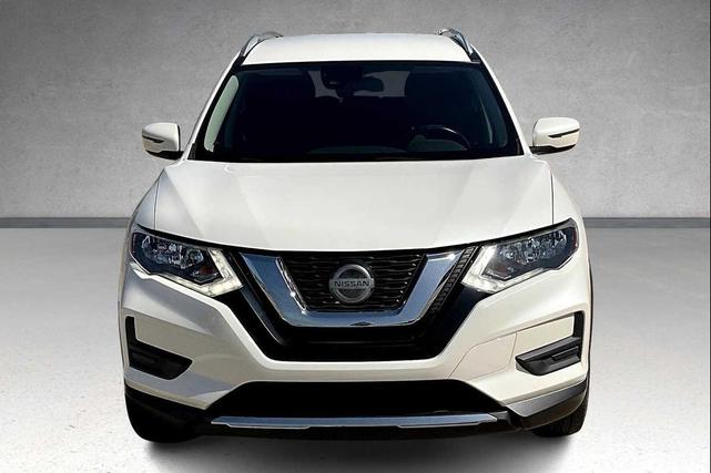 Photo of 2020 White Nissan Rogue