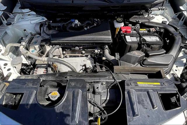 Photo of 2020 White Nissan Rogue