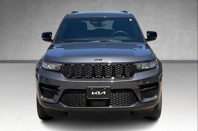 Photo of 2023 Metallic Jeep Grand Cherokee