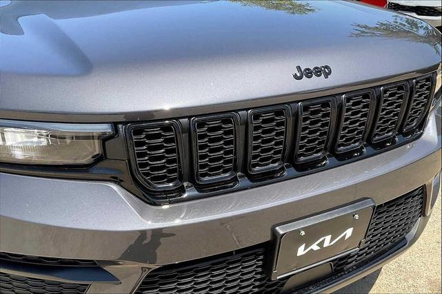 Photo of 2023 Metallic Jeep Grand Cherokee