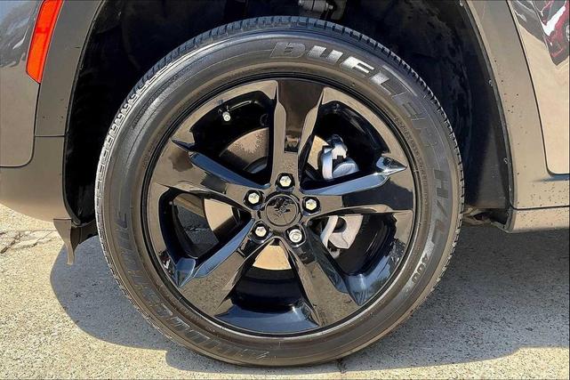 Photo of 2023 Metallic Jeep Grand Cherokee
