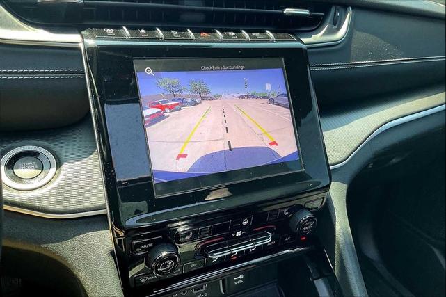 Photo of 2023 Metallic Jeep Grand Cherokee