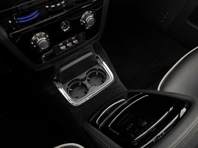 Photo of 2016 Infinity Black Rolls-Royce Phantom