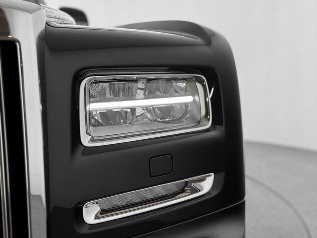 Photo of 2016 Infinity Black Rolls-Royce Phantom